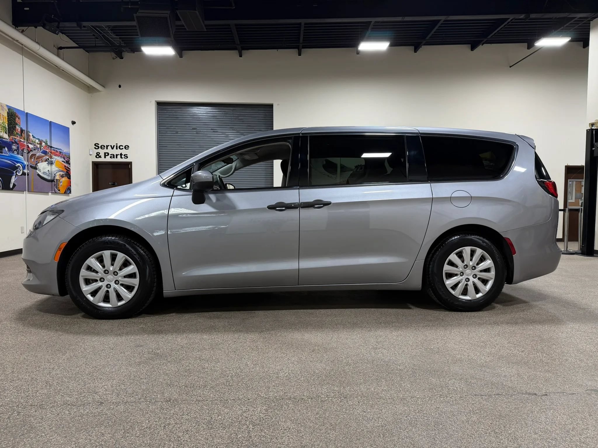 Used 2021 Chrysler Voyager L FWD image 8