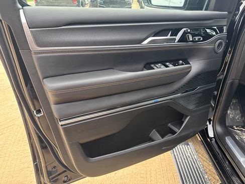 New 2026 Jeep Grand Wagoneer Summit AWD/4WD image 19