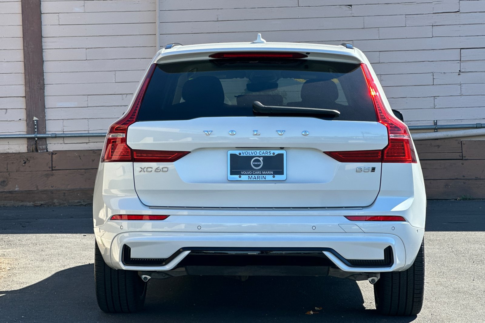 Certified 2024 Volvo XC60 B5 Ultimate w/ Protection Package Premier AWD/4WD image 8