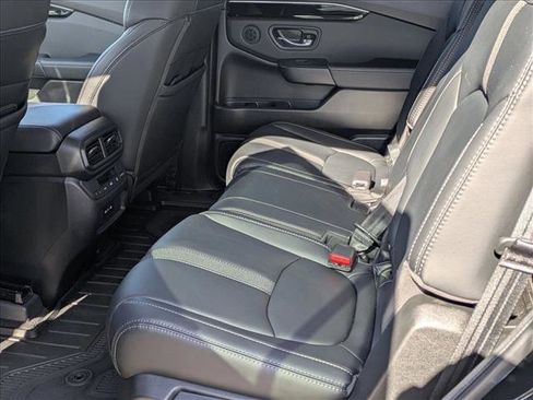 Used 2024 Honda Pilot Touring image 17