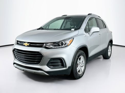 Used 2019 Chevrolet Trax LT w/ LT Convenience Package AWD/4WD image 3