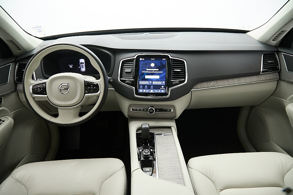 Certified 2024 Volvo XC90 B5 Plus w/ Protection Package Premier AWD/4WD image 26