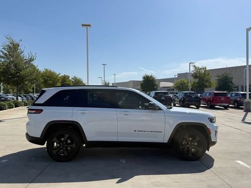 Used 2023 Jeep Grand Cherokee Altitude RWD image 5