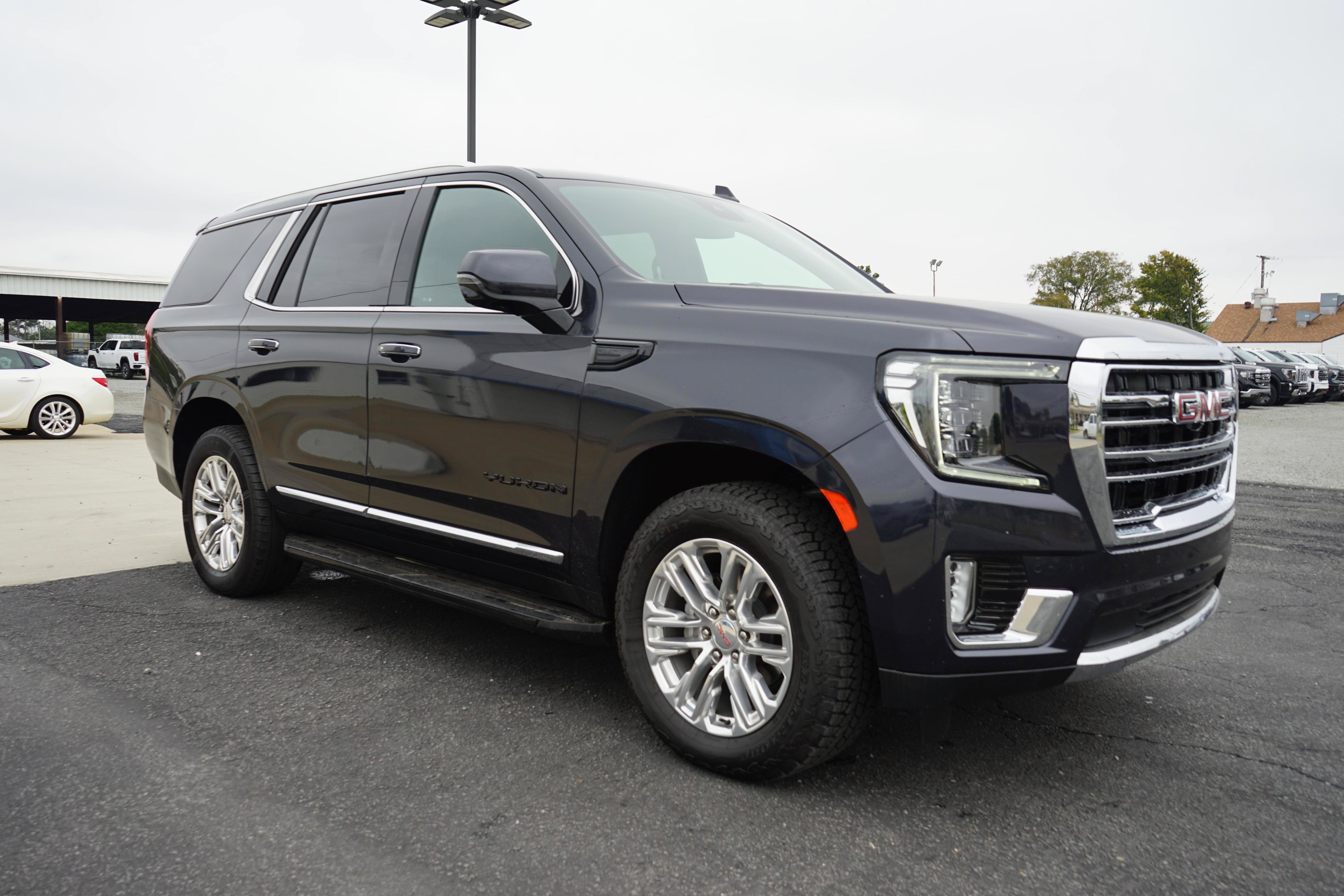 Used 2023 GMC Yukon SLT w/ SLT Premium Package AWD/4WD image 7