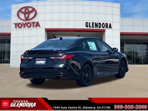 New 2026 Toyota Camry Hybrid FWD image 11