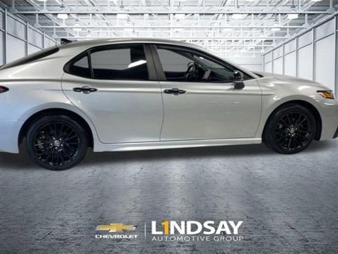 Used 2021 Toyota Camry SE w/ Convenience Package FWD image 2
