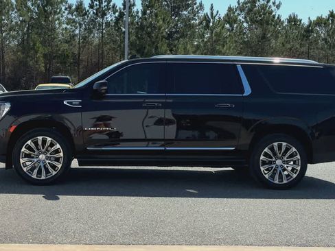 Used 2022 GMC Yukon XL Denali image 5