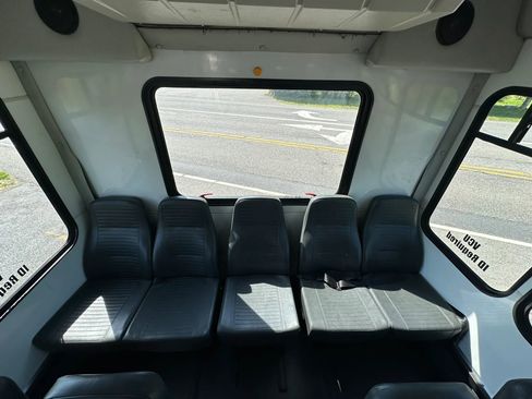 Used 2013 Ford E-450 and Econoline 450 Super Duty w/ Shuttle Bus Prep Pkg RWD image 22