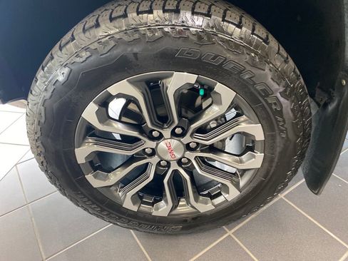 Used 2024 GMC Canyon Denali image 27