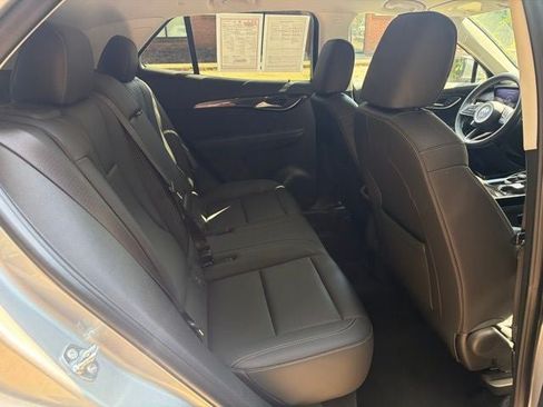 Used 2024 Buick Envision Preferred AWD/4WD image 28