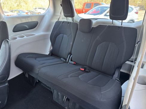 Used 2024 Chrysler Voyager LX image 10