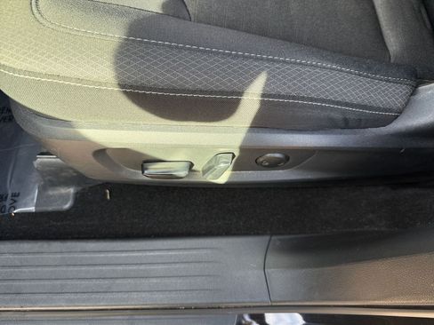 Used 2025 Nissan Pathfinder SV image 23