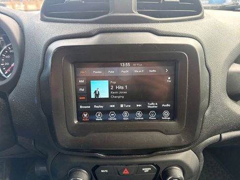 Used 2020 Jeep Renegade Latitude w/ Cold Weather Group image 14