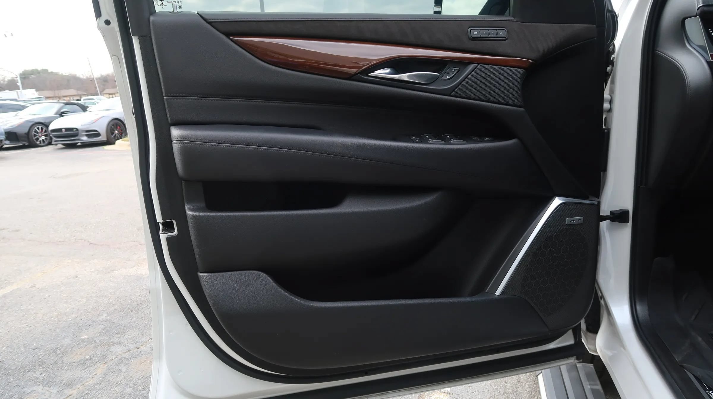Used 2018 Cadillac Escalade Premium Luxury AWD/4WD image 48
