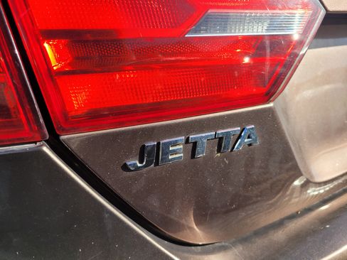 Used 2012 Volkswagen Jetta SE FWD image 6