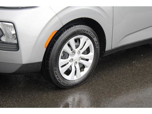 Used 2022 Kia Soul LX image 6