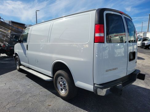 Used 2023 GMC Savana 2500 w/ Driver Convenience Package image 4