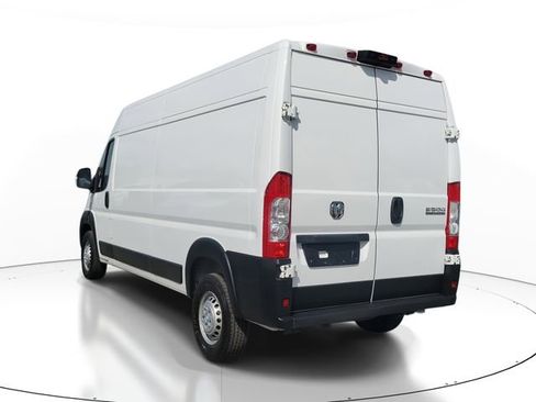 Used 2025 RAM ProMaster 2500 w/ Convenience Group image 3