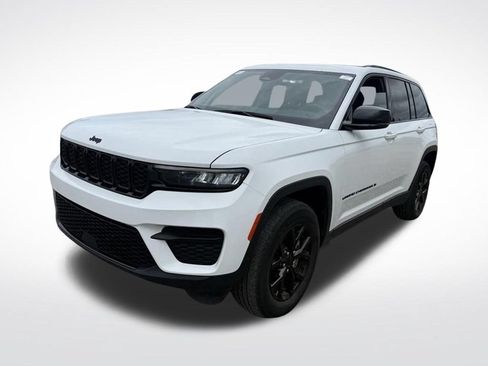 Used 2024 Jeep Grand Cherokee Altitude AWD/4WD image 9