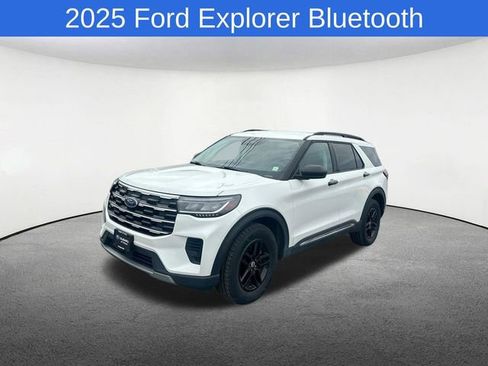 Used 2025 Ford Explorer Active AWD/4WD image 1