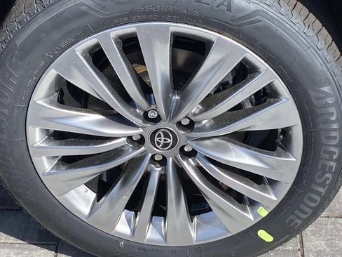 New 2026 Toyota Highlander Platinum AWD/4WD image 5