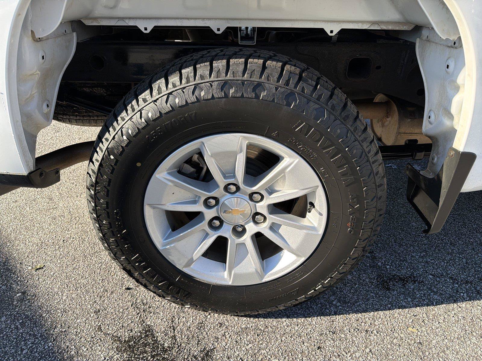 Used 2025 Chevrolet Silverado 1500 LT AWD/4WD image 16