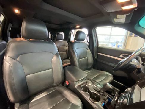 Used 2016 Ford Explorer XLT w/ Equipment Group 202A image 28