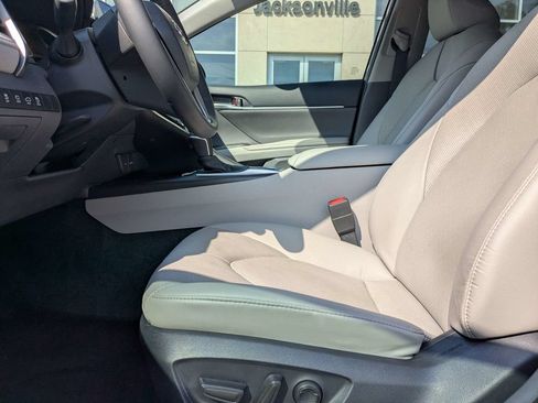 Used 2024 Toyota Camry XLE w/ Navigation Package FWD image 2