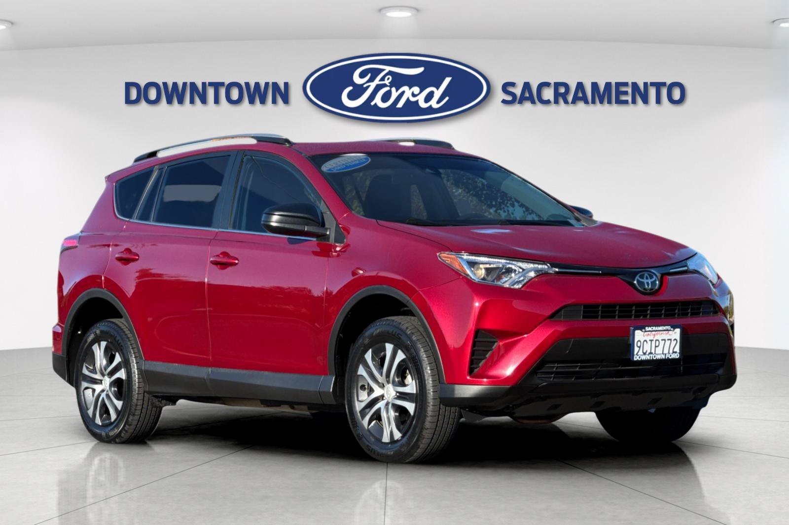 Used 2018 Toyota RAV4 LE FWD image 10