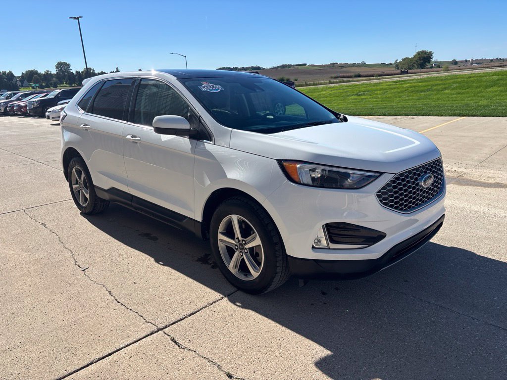 Used 2024 Ford Edge SEL w/ Convenience Package AWD/4WD image 3