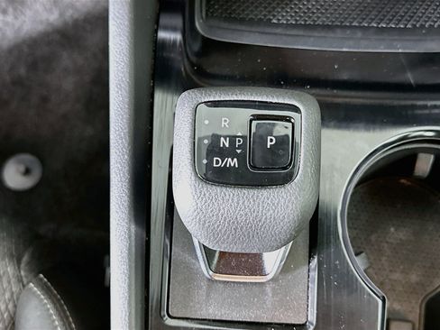 Used 2025 Nissan Rogue SV AWD/4WD image 24