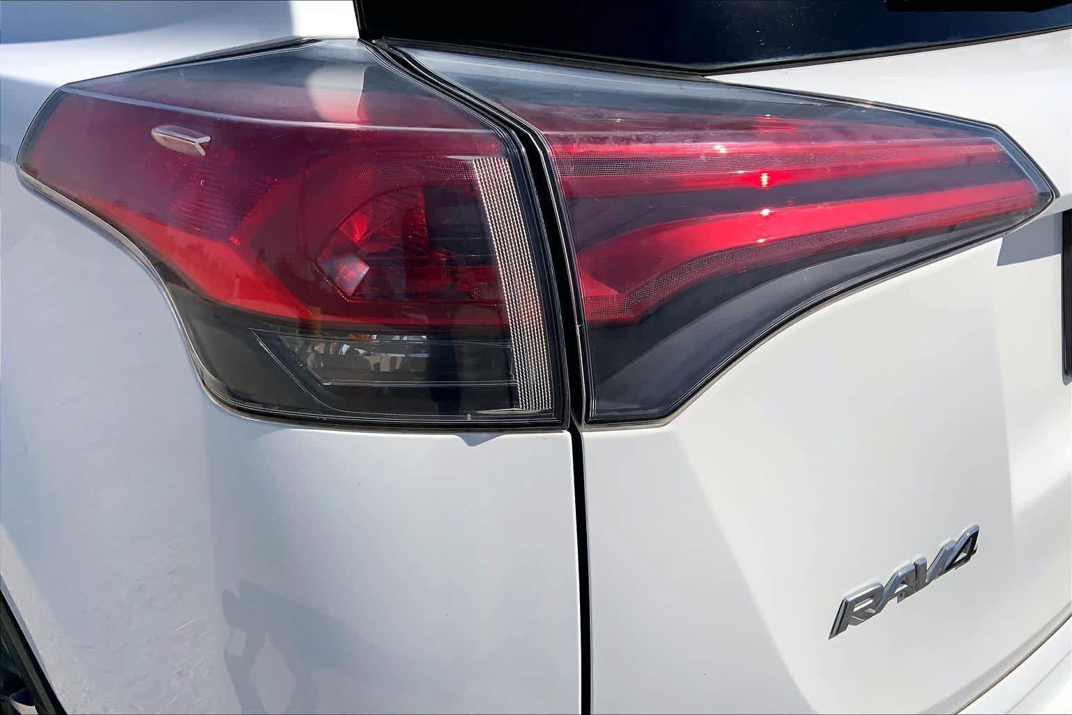 Used 2018 Toyota RAV4 XLE FWD image 28
