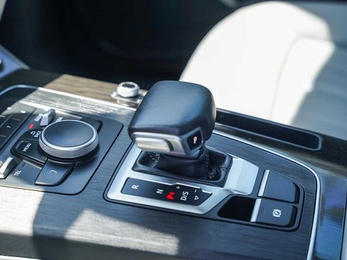 Used 2019 Audi Q5 Premium w/ Convenience Package image 19