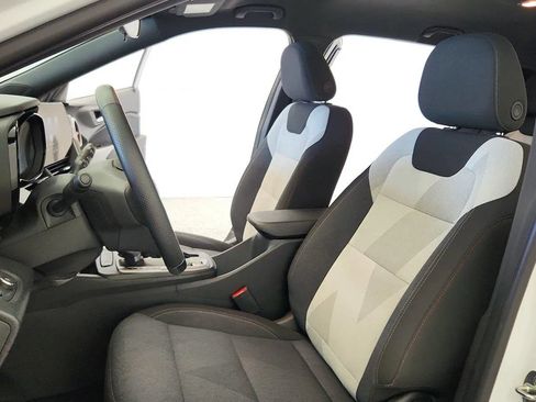 Used 2024 Chevrolet Trax RS FWD image 19