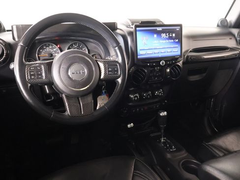 Used 2014 Jeep Wrangler Unlimited Rubicon w/ Connectivity Group AWD/4WD image 2