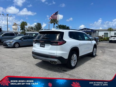 Used 2026 GMC Acadia Elevation w/ Elevation Premium Package FWD image 5
