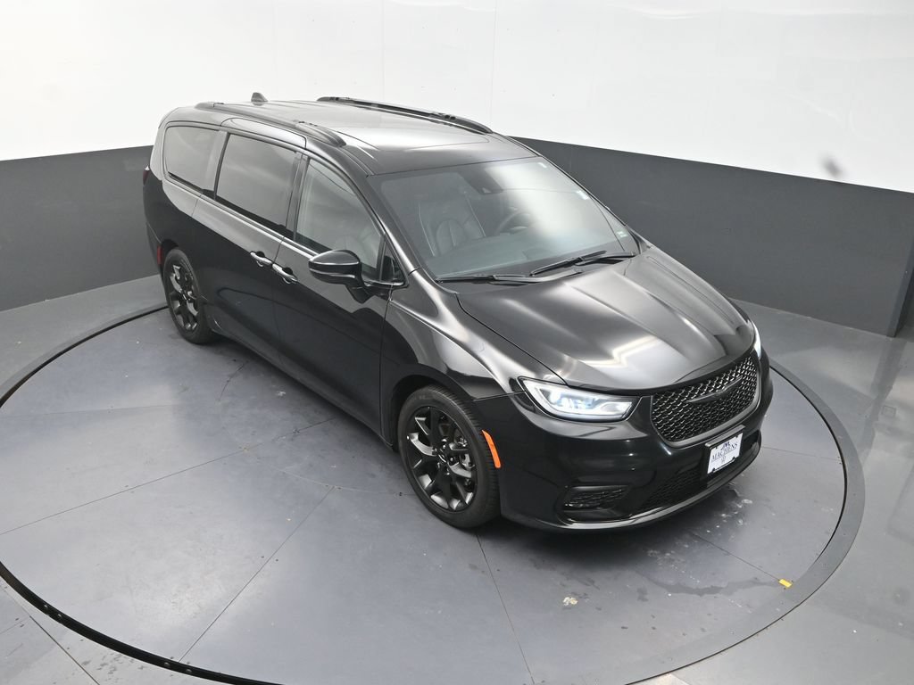 Used 2025 Chrysler Pacifica Limited FWD image 14