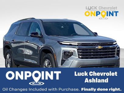 Used 2025 Chevrolet Traverse LT