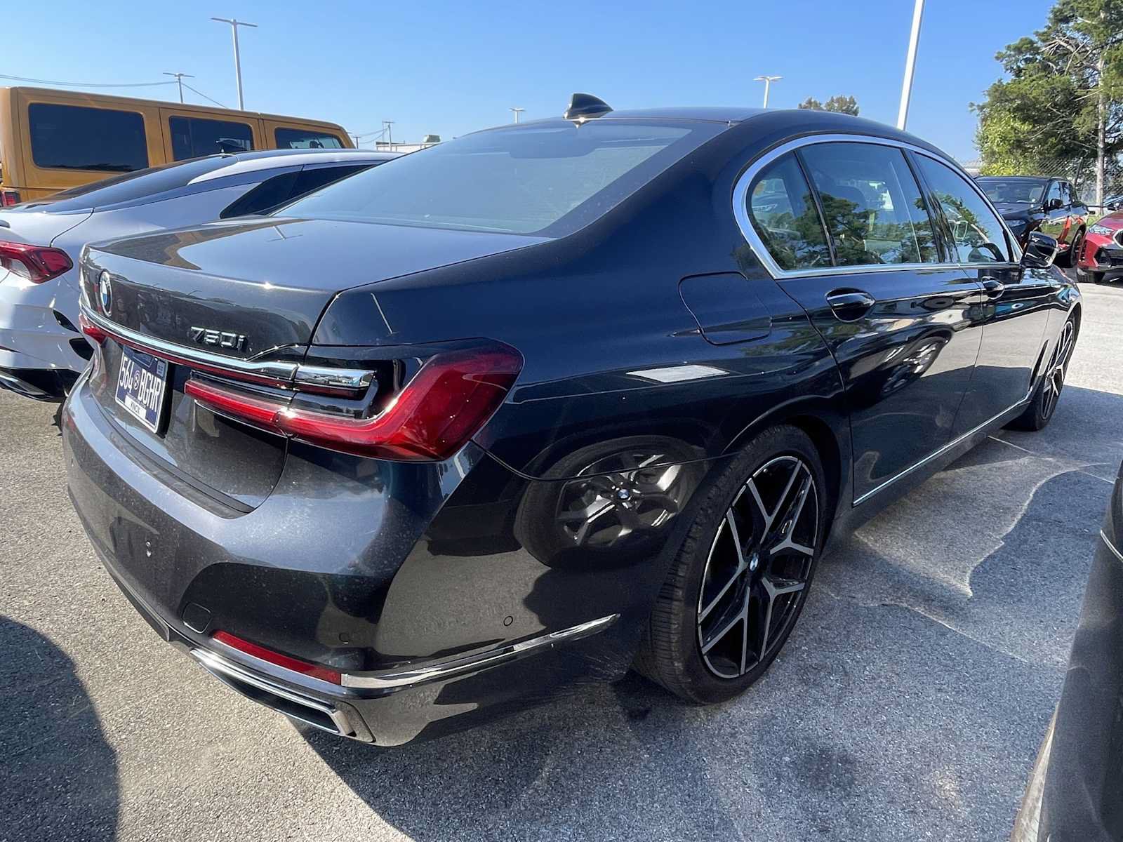 Used 2021 BMW 750i xDrive w/ Executive Package AWD/4WD image 6