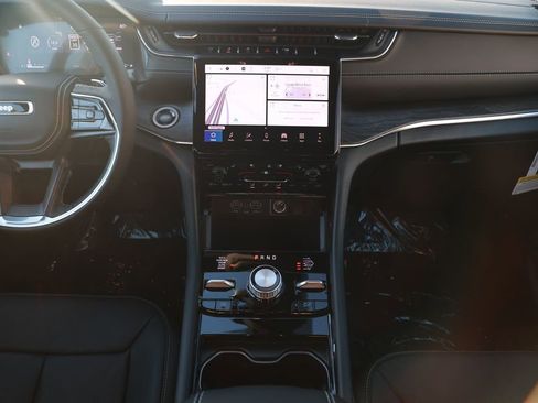 New 2025 Jeep Grand Cherokee L Overland image 24