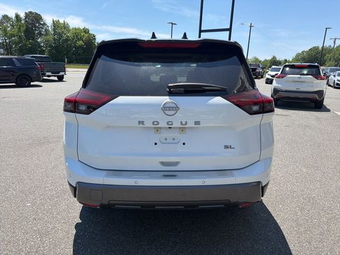Used 2025 Nissan Rogue SL w/ Tech Package FWD image 7