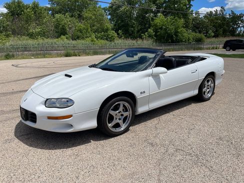 Used 2002 Chevrolet Camaro Z28 w/ SS Performance/Appearance Pkg RWD image 10