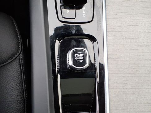 Certified 2025 Volvo XC60 B5 Plus image 25