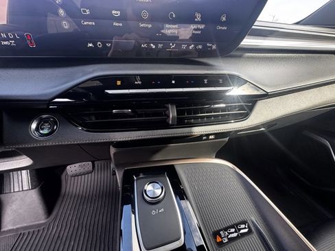 Used 2025 Buick Enclave Avenir w/ Super Cruise Package image 21