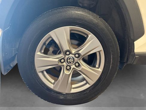 Used 2022 Toyota RAV4 XLE AWD/4WD image 19