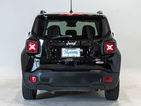 Used 2020 Jeep Renegade Latitude FWD image 27