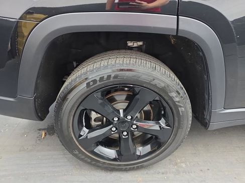 Used 2023 Jeep Grand Cherokee L Laredo image 20