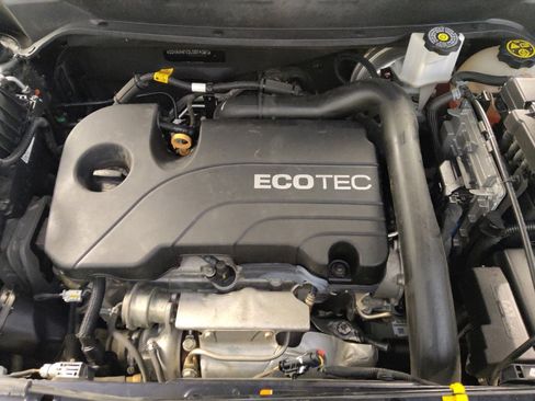 Used 2020 Chevrolet Equinox LS w/ LPO, Chrome Package FWD image 30