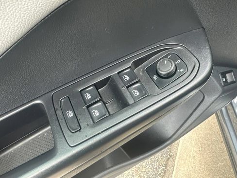 Used 2024 Volkswagen Taos SE FWD image 13