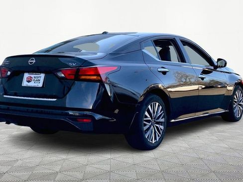 Used 2023 Nissan Altima 2.5 SV image 5